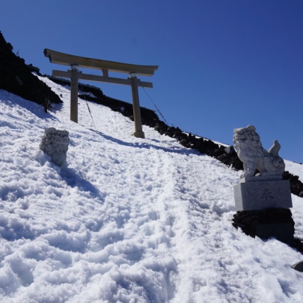 残雪の富士山