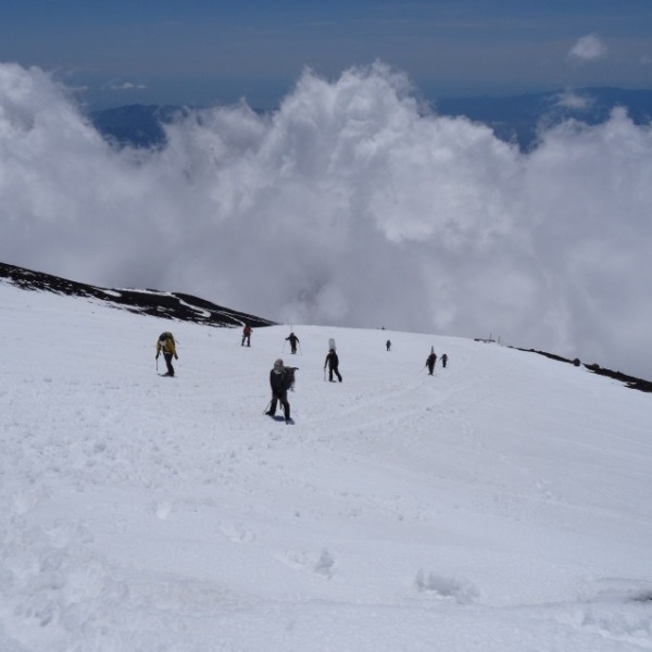 残雪の富士山 宝永山　広大な裾野を自由に歩く