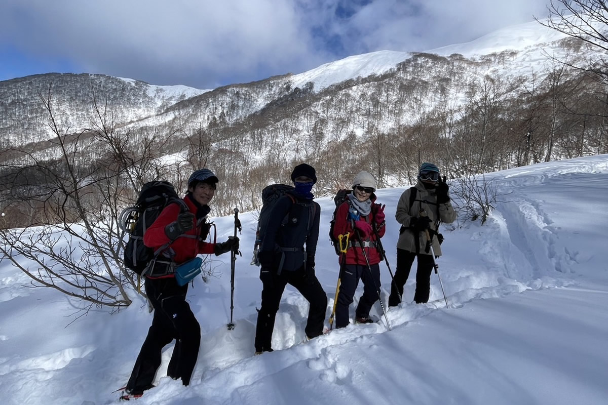 冬の平標山　冬季限定のヤカイ沢ルート
