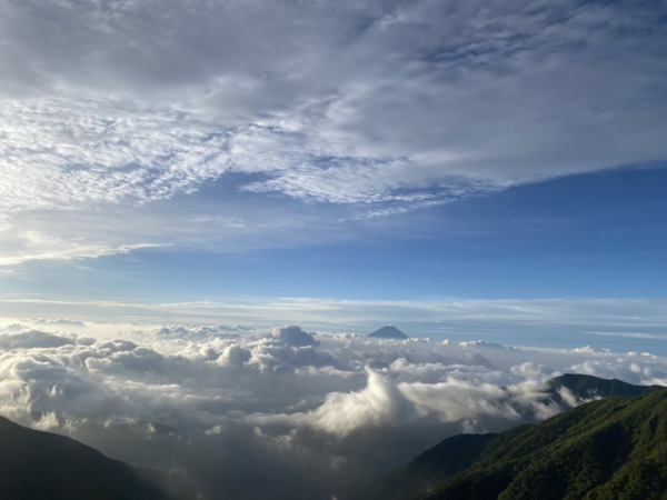 梅雨時期の雲海