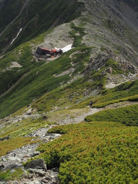 北岳山荘まで下ります