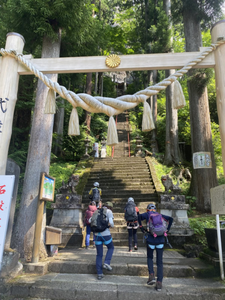 中之嶽神社前宮で参拝