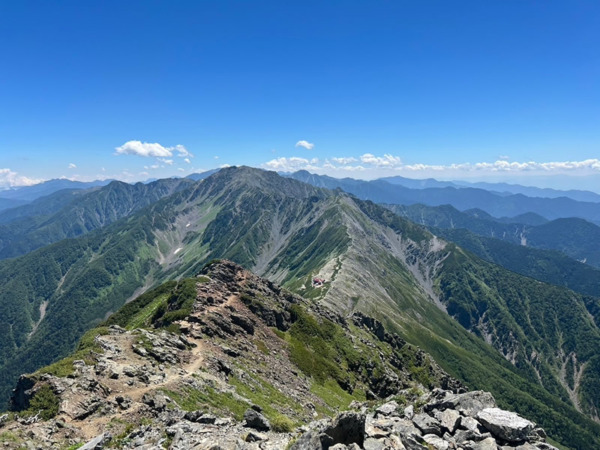 北岳山頂から見る南アルプス