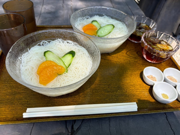 わさび平小屋のそうめん