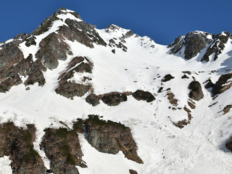 残雪の穂高連峰を堪能　北穂高岳登山