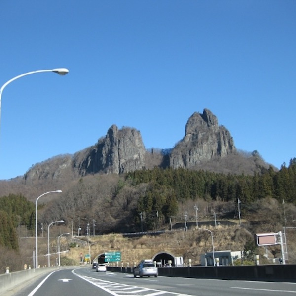 恩賀高岩（おんがたかいわ）