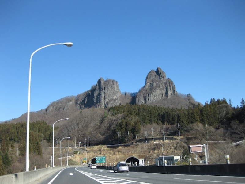 恩賀高岩（おんがたかいわ）