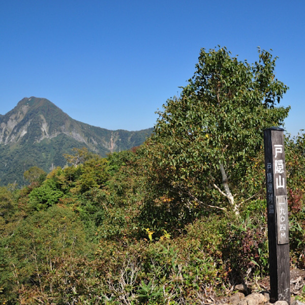 百名山とスリル満点のナイフブリッジ！高妻山・戸隠山