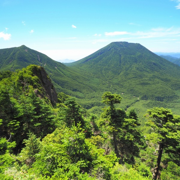大真名子山と小真名子　山日光表連山の二姉妹　