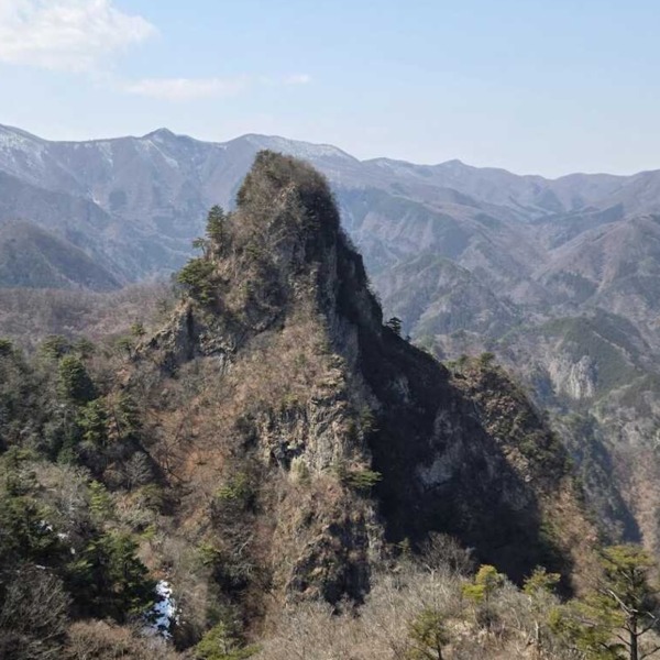 西上州のマッターホルンへ 碧岩（みどりいわ）・大岩