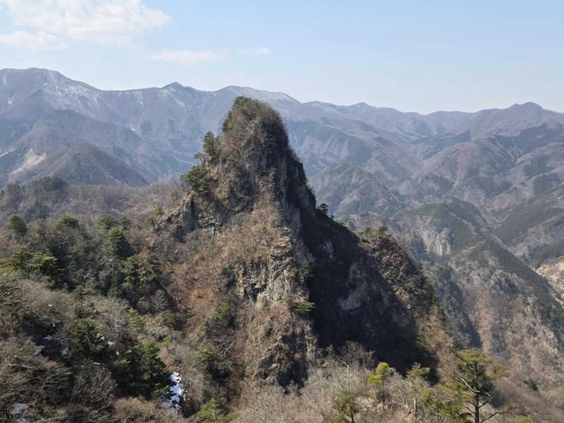 西上州のマッターホルンへ 碧岩（みどりいわ）・大岩