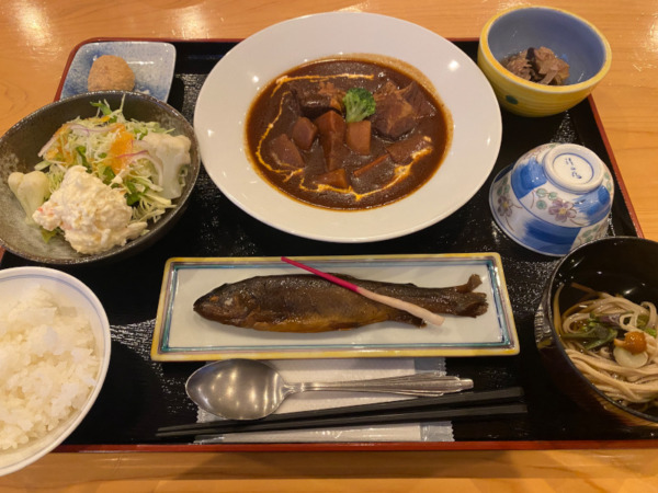 蝶が岳とニリンソウ