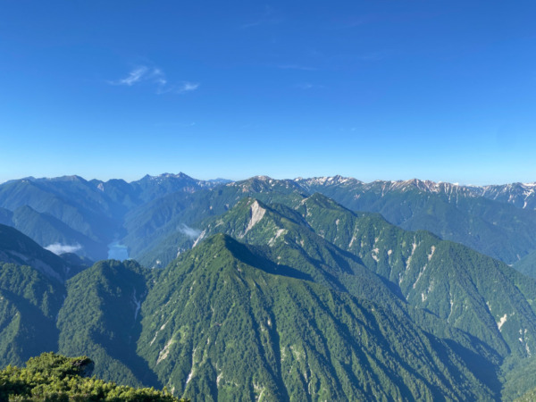 針の木雪渓と針の木岳