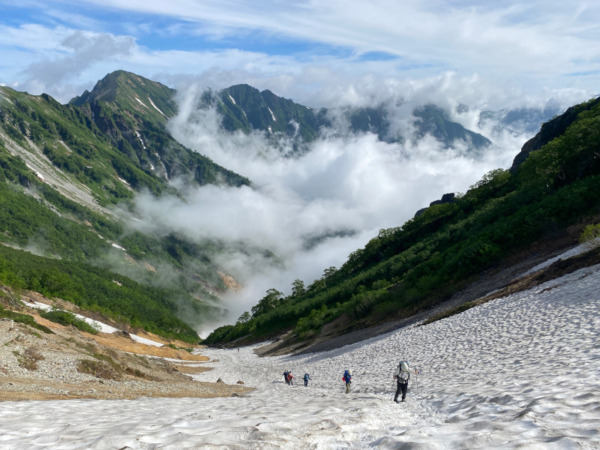 針の木雪渓と針の木岳