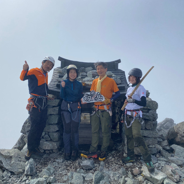 剱岳「岩と雪の殿堂」の少人数ツアー（予備登頂日つき）