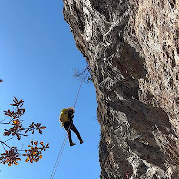 妙義山　星穴岳で空中懸垂　※動画付き