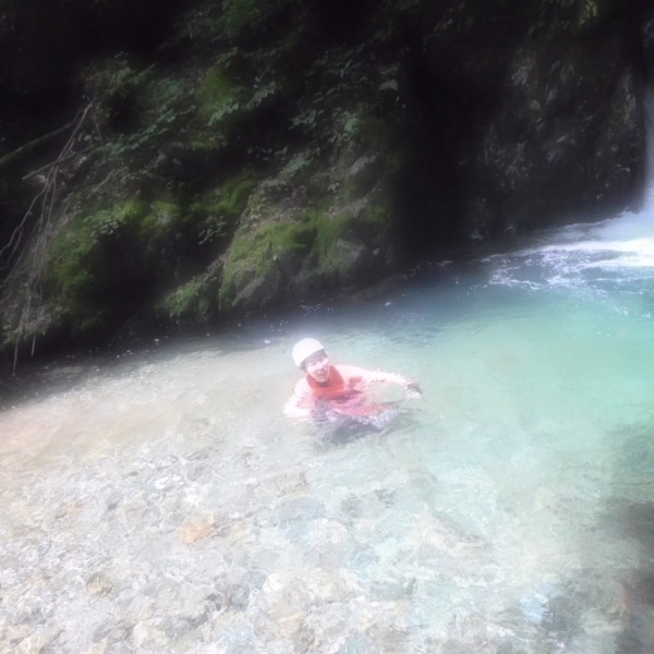 奥多摩　倉沢谷 　沢初めの一本