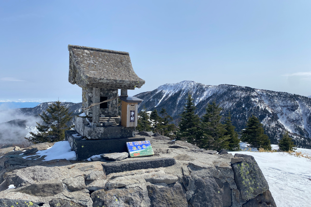 残雪の根子岳登山